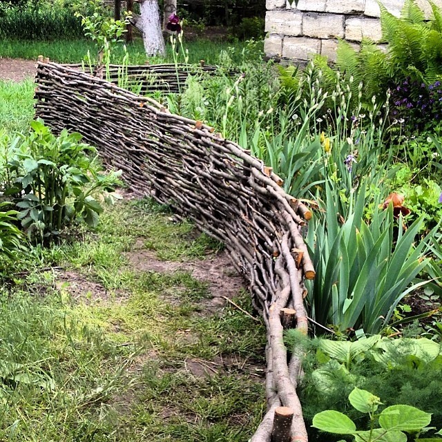 Плетеный забор для палисадника