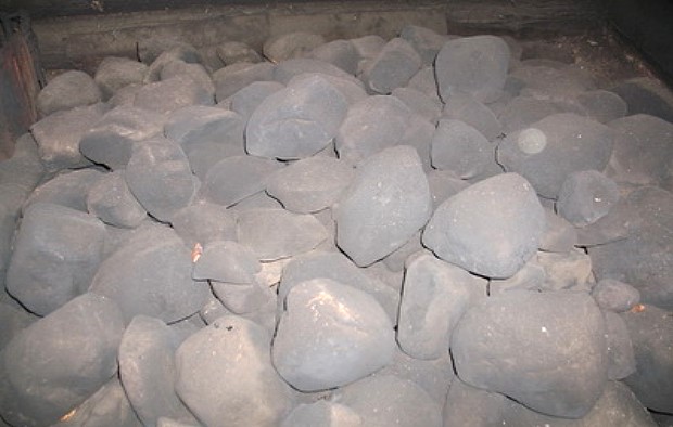 камни в печи в бане по чёрному