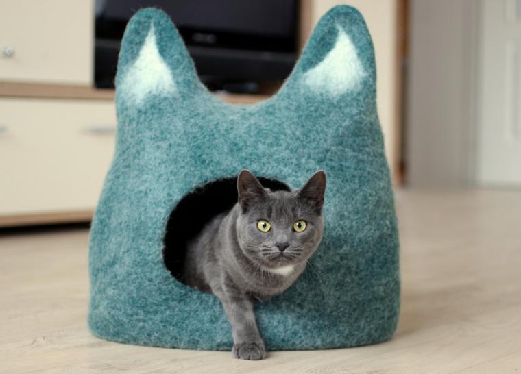 Уютные и забавные домики для кошек от литовских мастериц, фото № 12