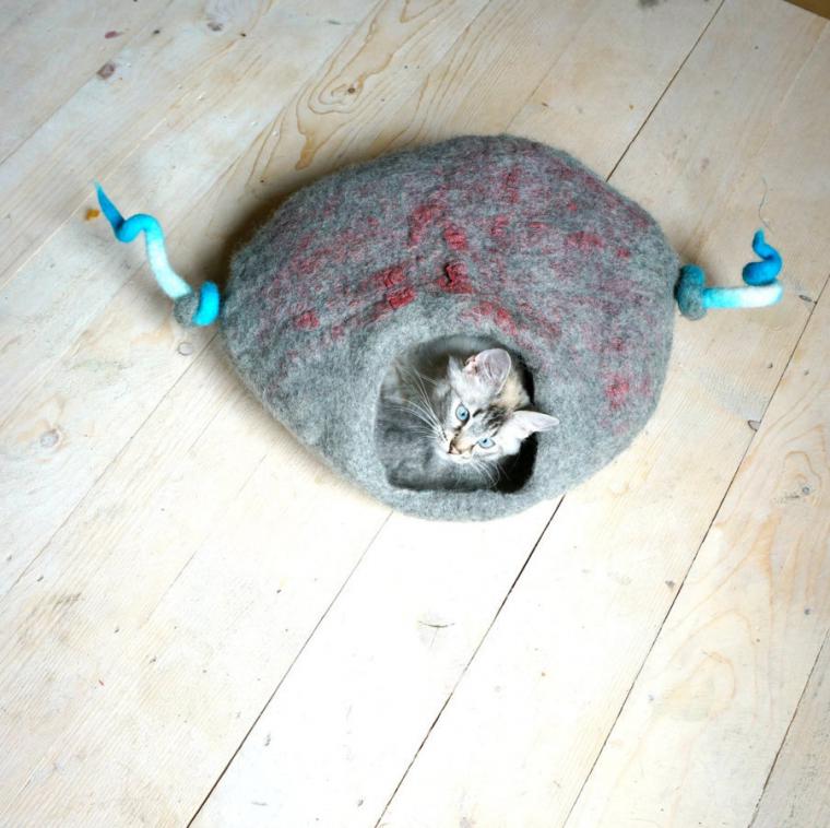 Уютные и забавные домики для кошек от литовских мастериц, фото № 6