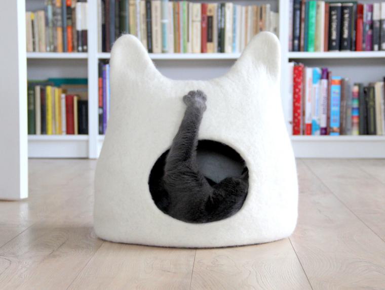 Уютные и забавные домики для кошек от литовских мастериц, фото № 11