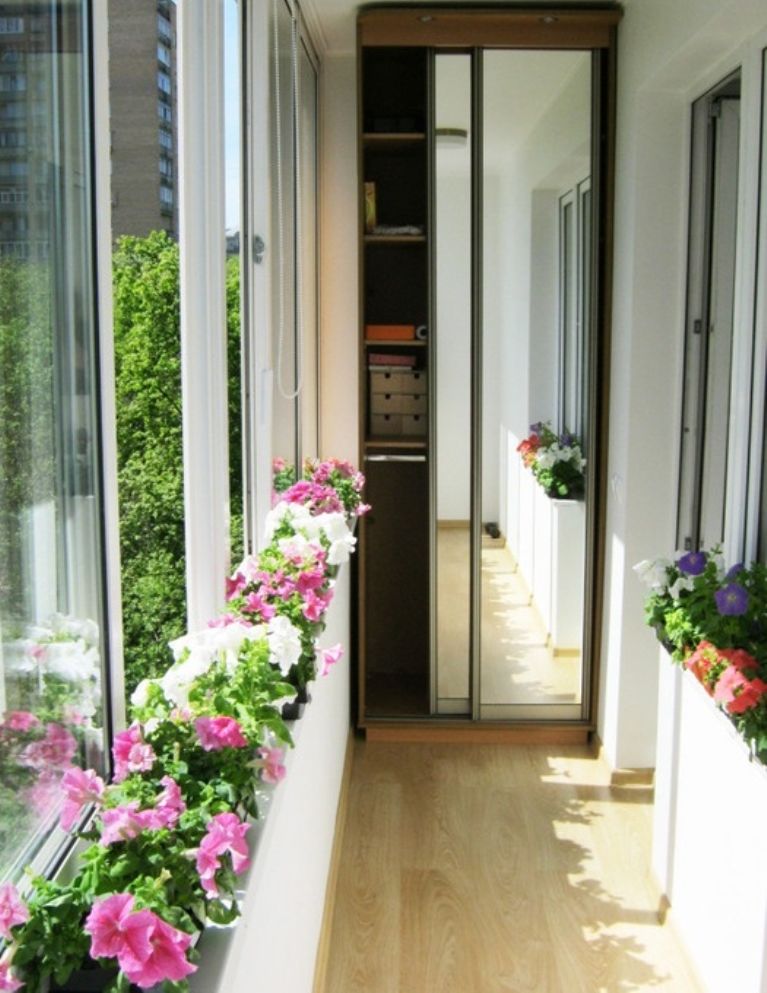 Шкафчики на балконе: 40 уютных идей для обустройства, фото № 12