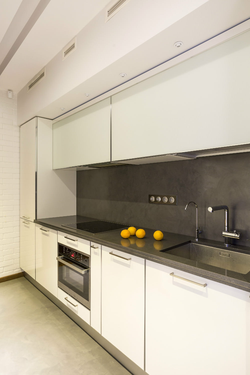 Кухня в дизайне двухкомнатной квартиры 43 кв. м.