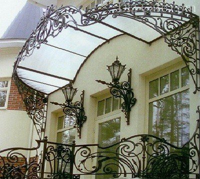 Козырек с элементами ковки Козырек с элементами ковки