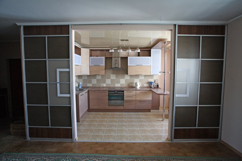 Расположение двери в кухню