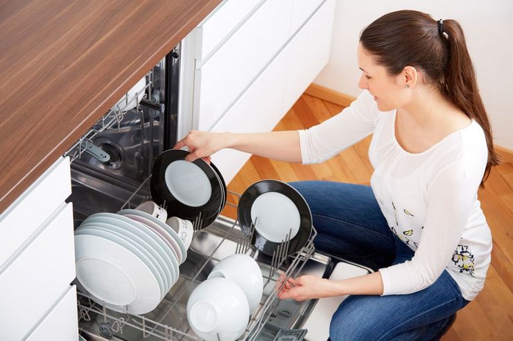 Плюсы и минусы подключения посудомойки к горячей воде