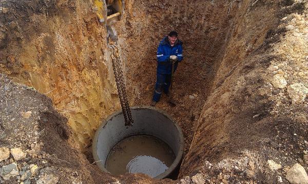 Выгребную яму без дна можно устанавливать в тех местах, где нет подземных вод 