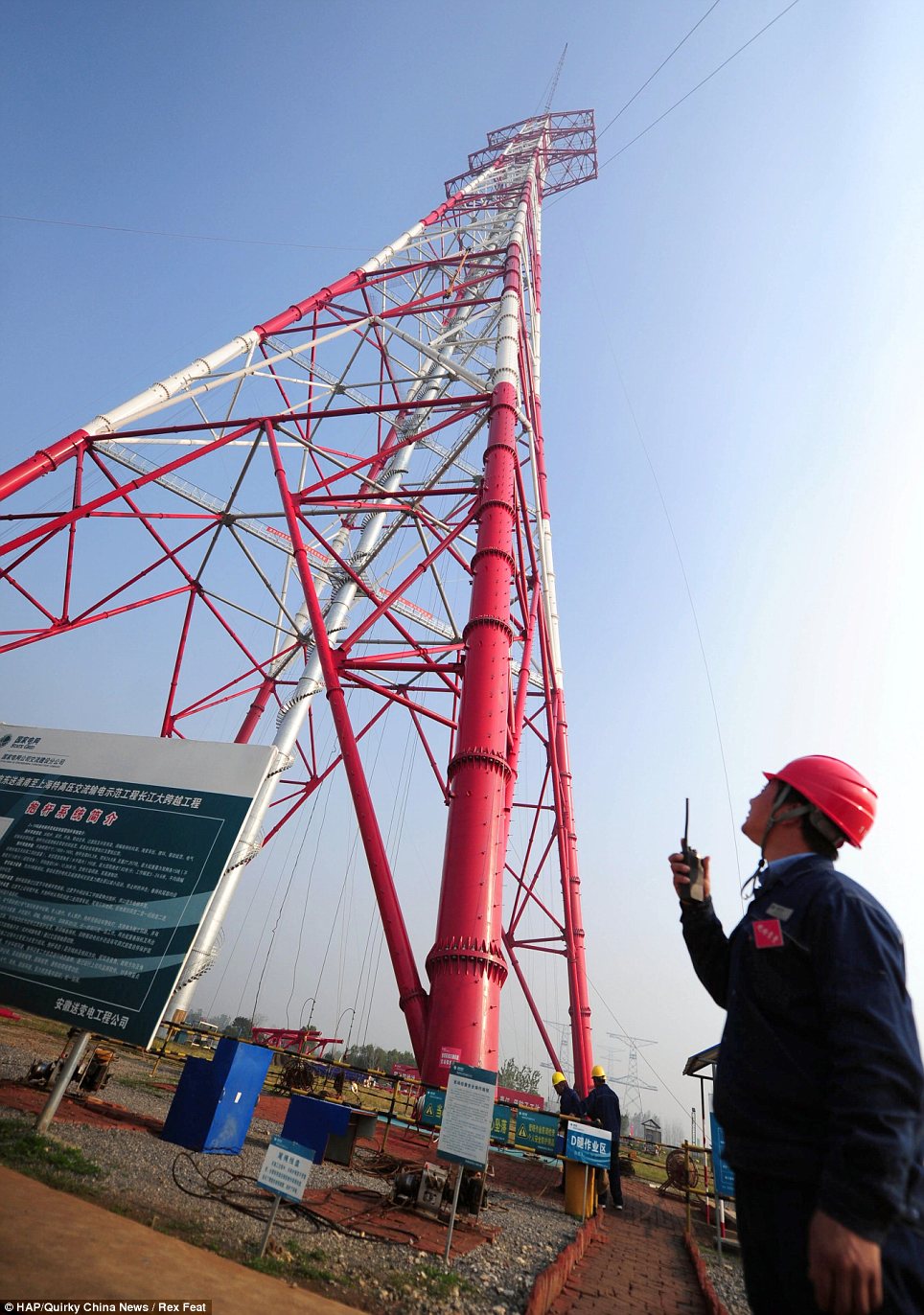 Stiff neck: The Chinese men are working at a height of 885ft - the equivalent of a 90-storey building