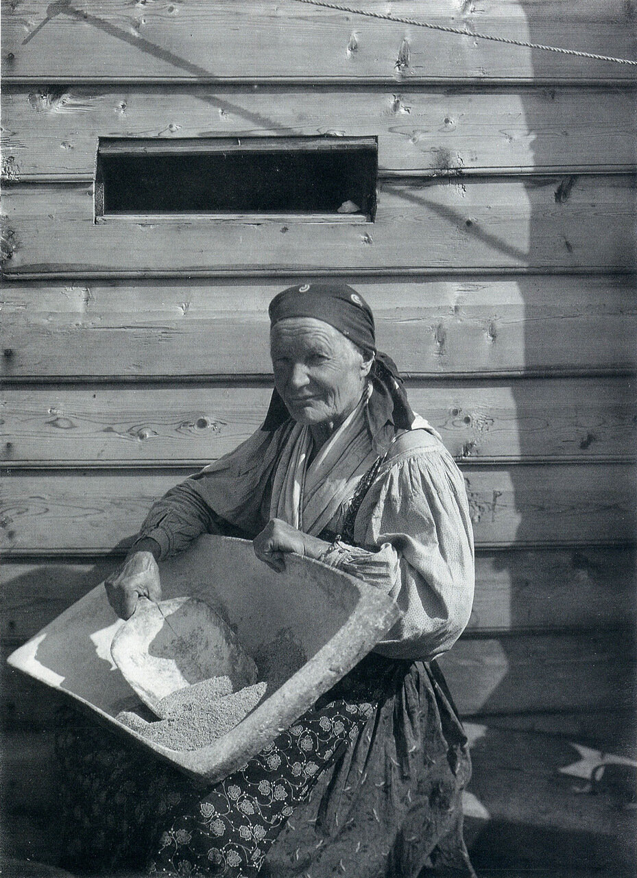 Хозяйка. 1914-1916 гг. Фото С.А. Лобовикова