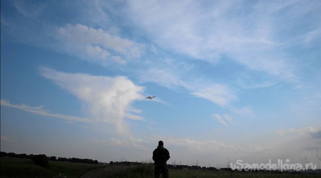 Радиоуправляемый самолет из потолочки