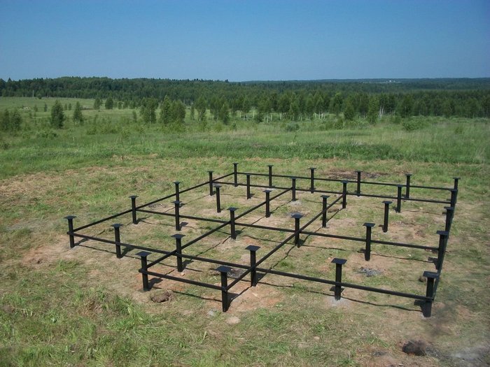дом из газобетона на винтовых сваях