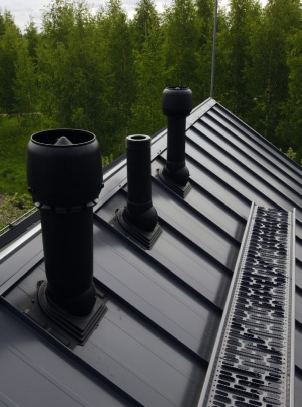 Вентиляционный выход на крышу должен сохранять устойчивость конструкции при самых неблагоприятных погодных условиях