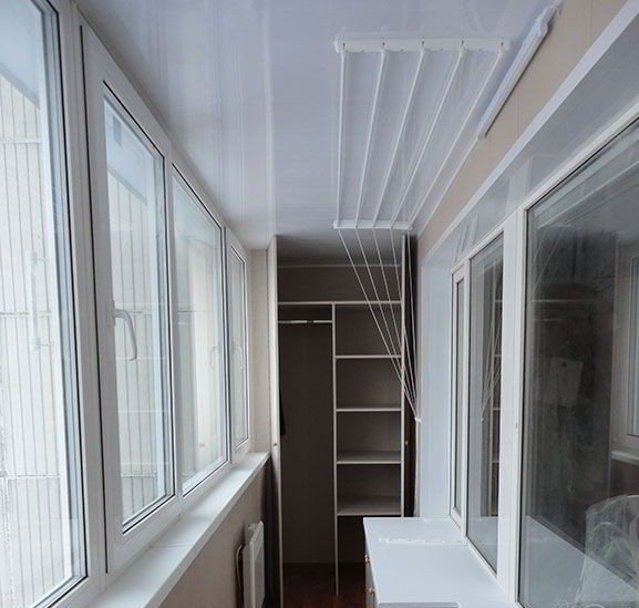 Внутренняя отделка потолка на балконе