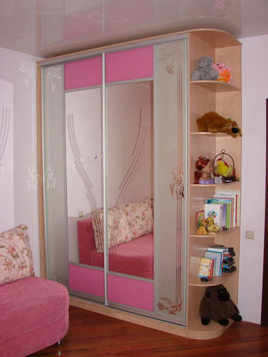 Шкаф купе для детской комнаты на двоих