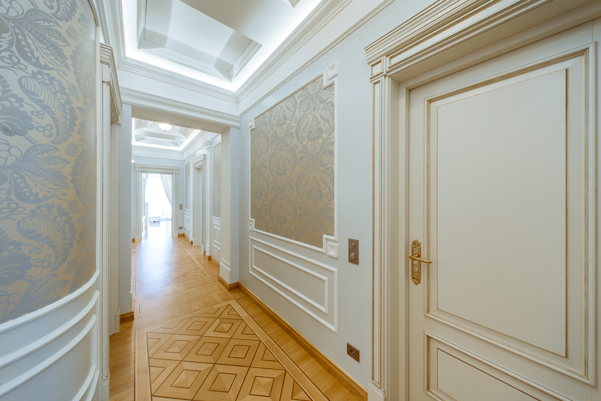 Самоклеющиеся панели в коридоре дизайн