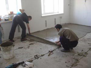 В новостройке достаточно сделать прочную и ровную стяжку