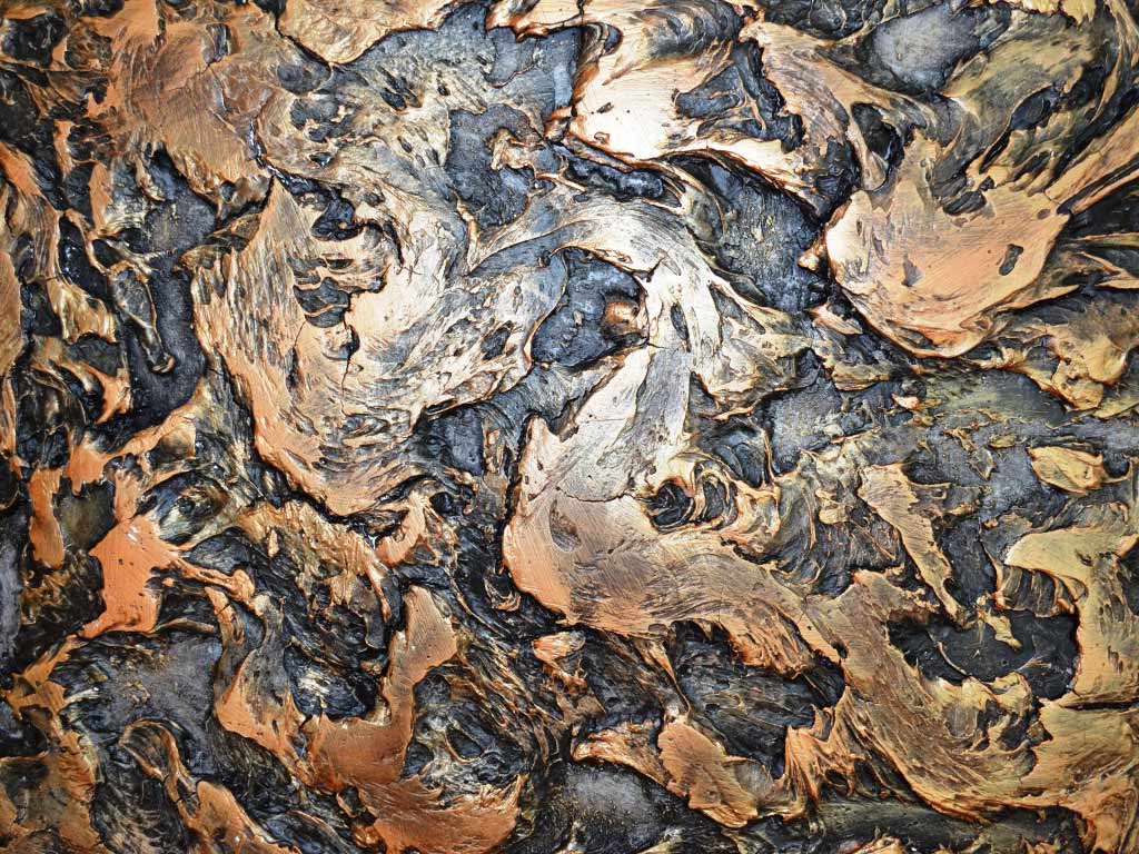 Фактурная штукатурка с бронзовым лессированием