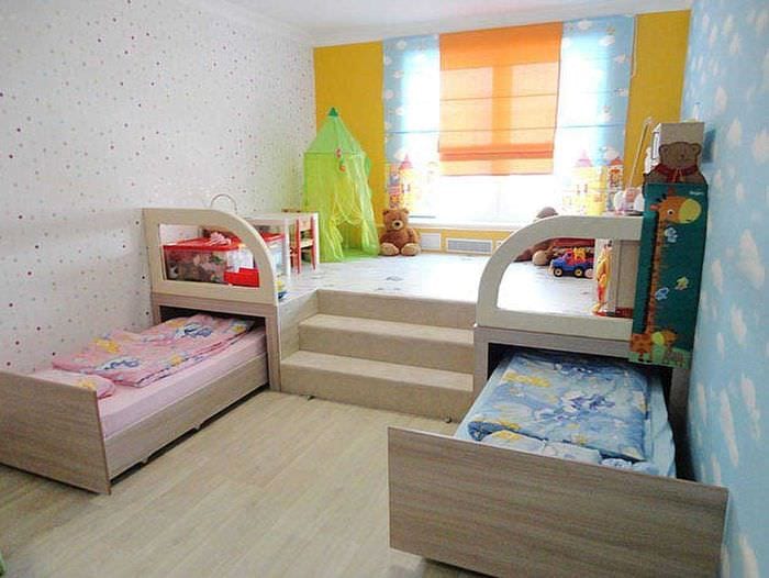 идея яркого стиля детской комнаты для двоих девочек