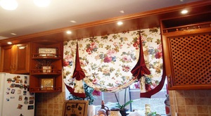 Правила пошива штор на кухню в венецианском стиле своими руками