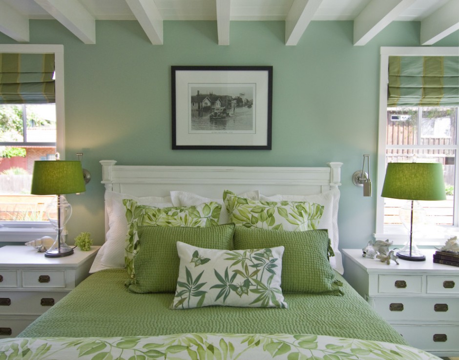 Зеленые оттенки в оформление спальни